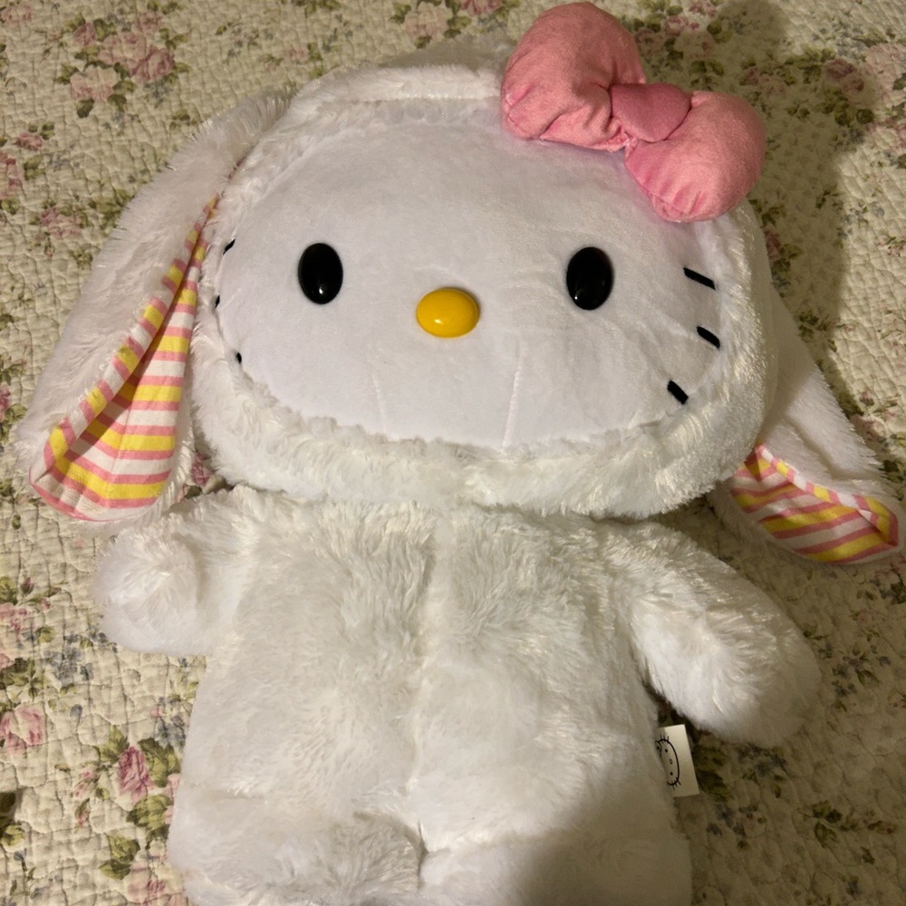 Hello Kitty Easter Greeter